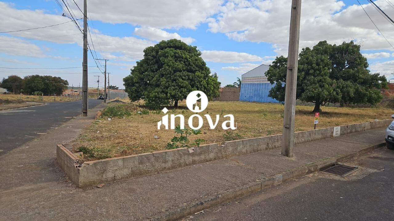 Terreno/Área à venda no Maracanã, Jardim: 