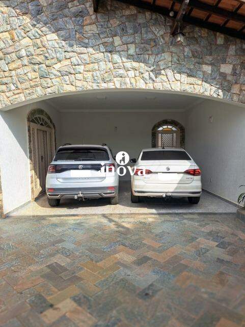 Casa à venda no Santos Dumont: 