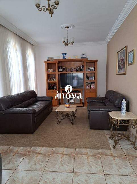 Casa à venda no Santos Dumont: 