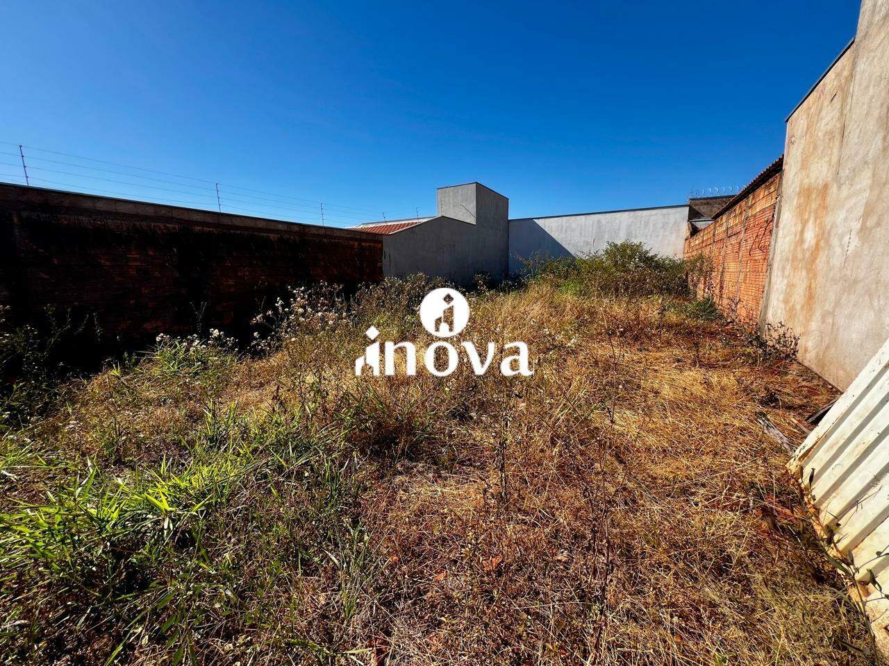 Terreno/Área à venda no Nenê Gomes, Jardim: 