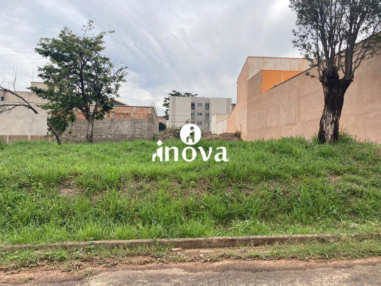 Terreno/Área à venda no Maracanã, Jardim: 