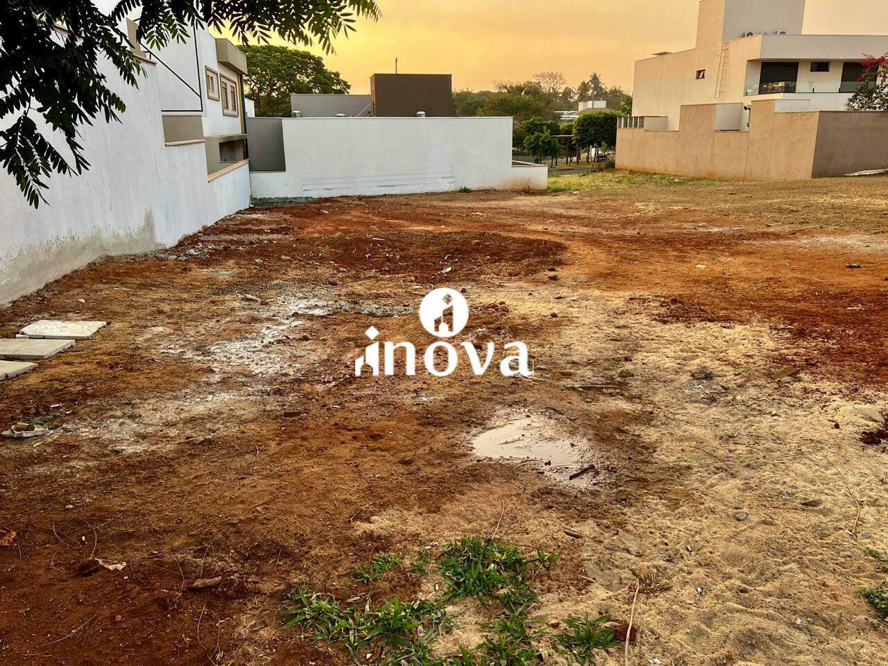 Terreno em Condomínio à venda no Estância dos Ipês: 