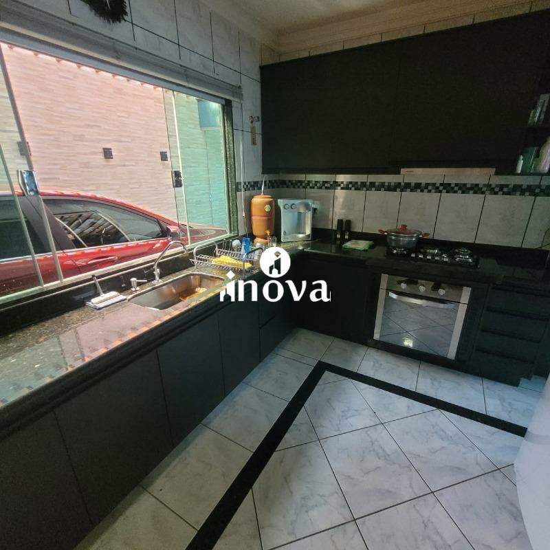 Casa à venda no Costa Teles I: 