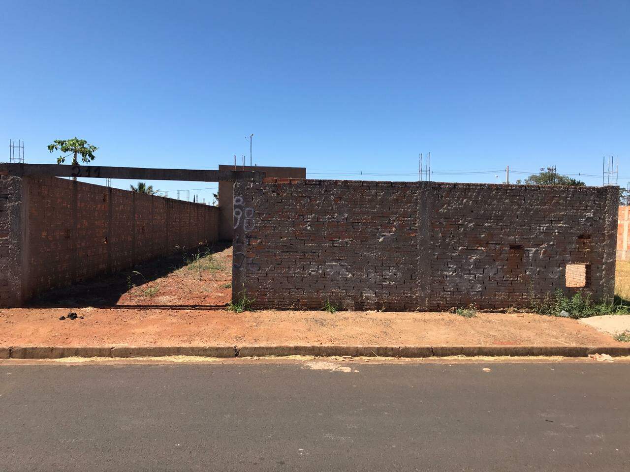 Terreno/Área à venda no Laranjeiras, Parque das: 