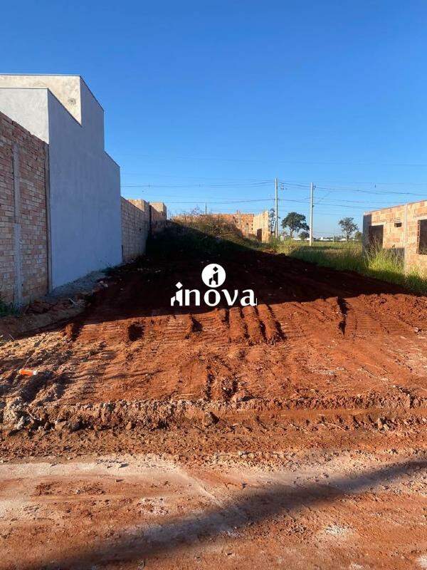 Terreno/Área à venda no Laranjeiras II, Parque das: 