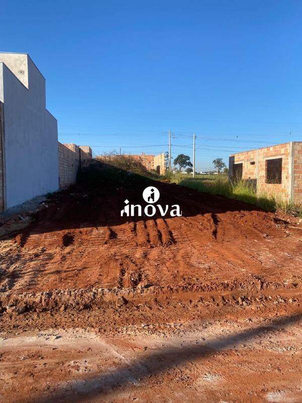 Terreno/Área à venda no Laranjeiras II, Parque das: 