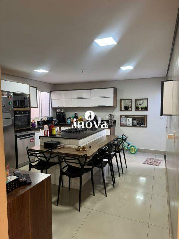 Casa Condomínio à venda no Portal Beija Flor: 