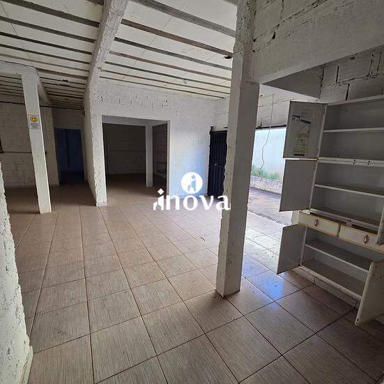 Sala ou Loja à venda no Santa Maria: 