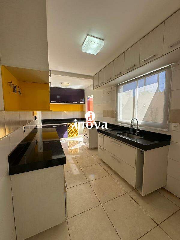 Casa Condomínio à venda no Portal Beija Flor: 