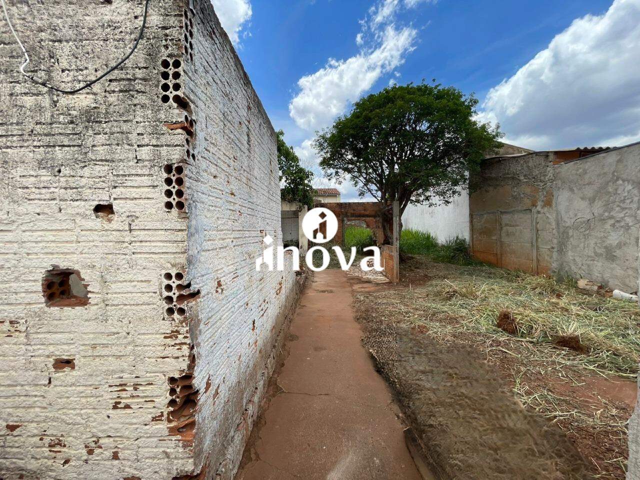 Terreno/Área à venda no Abadia: 