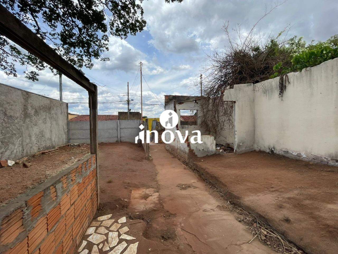 Terreno/Área à venda no Abadia: 