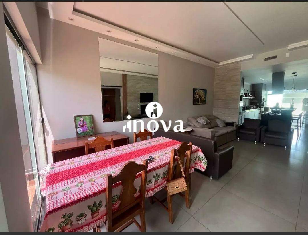 Casa à venda no Mercês: 