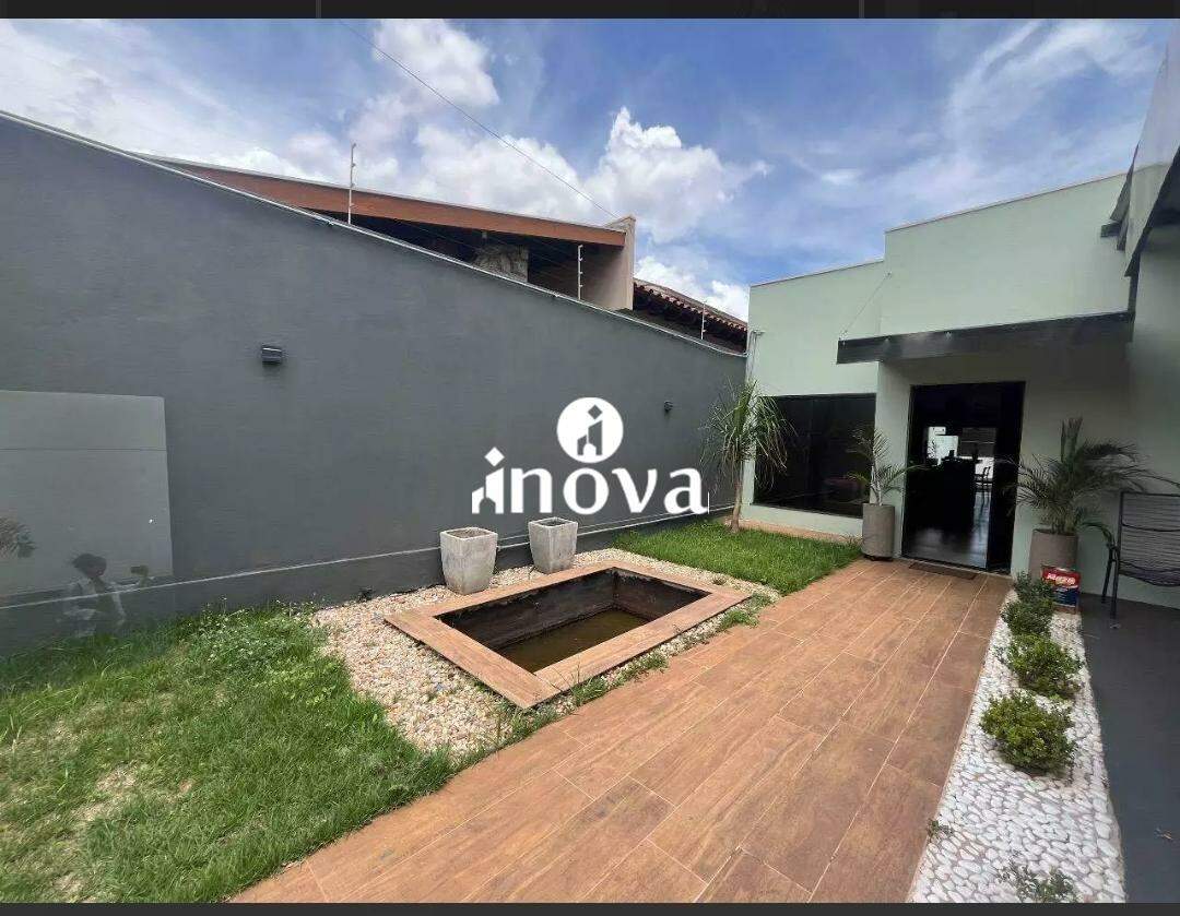 Casa à venda no Mercês: 