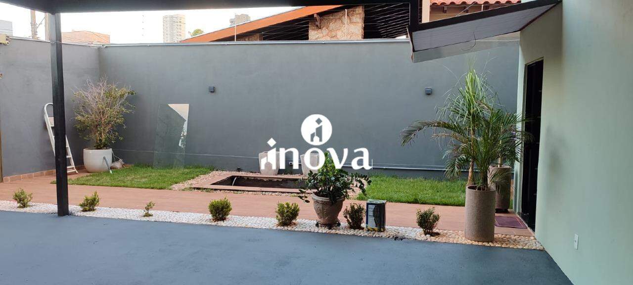 Casa à venda no Mercês: 