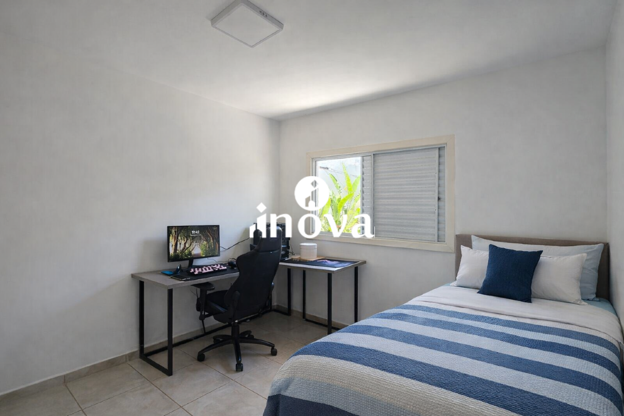 Casa Condomínio à venda no Portal Beija Flor: 