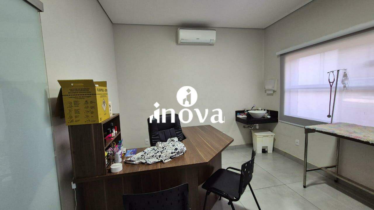 Casa Comercial à venda no Fabrício: 