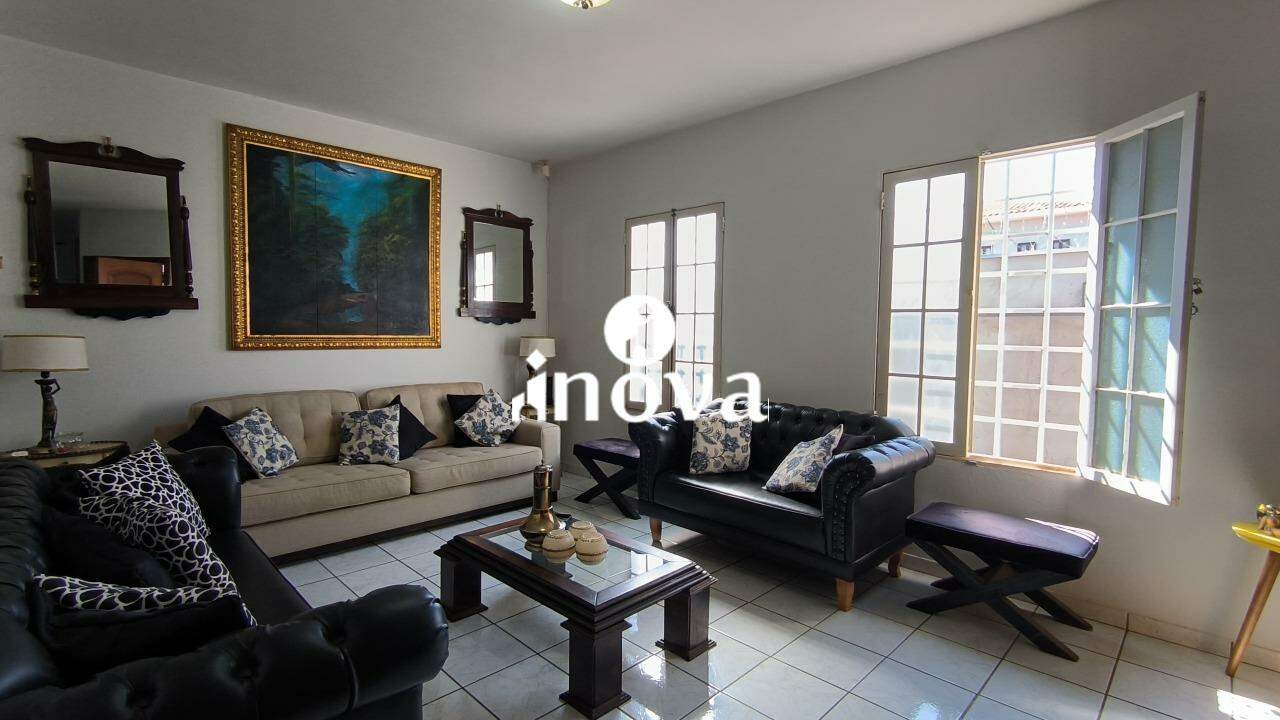 Casa à venda no Mercês: 