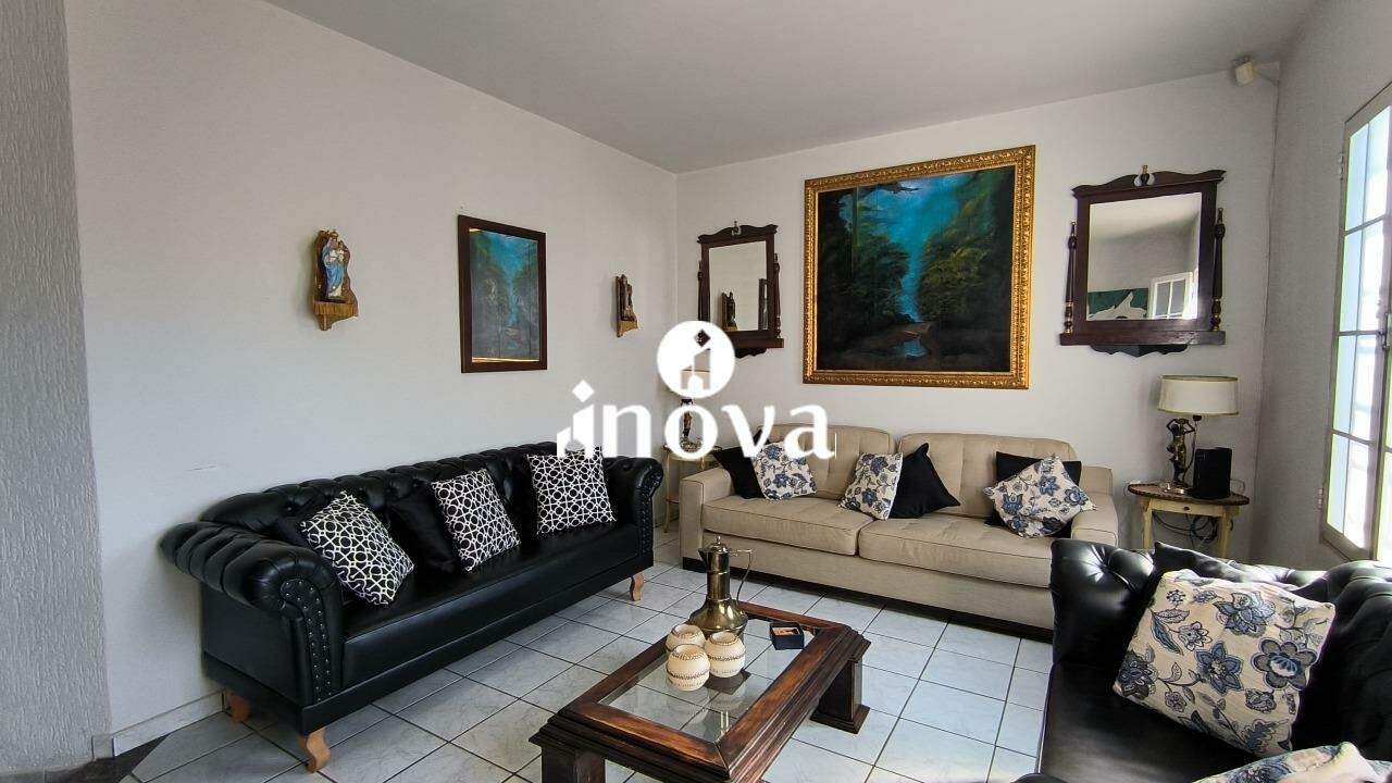 Casa à venda no Mercês: 