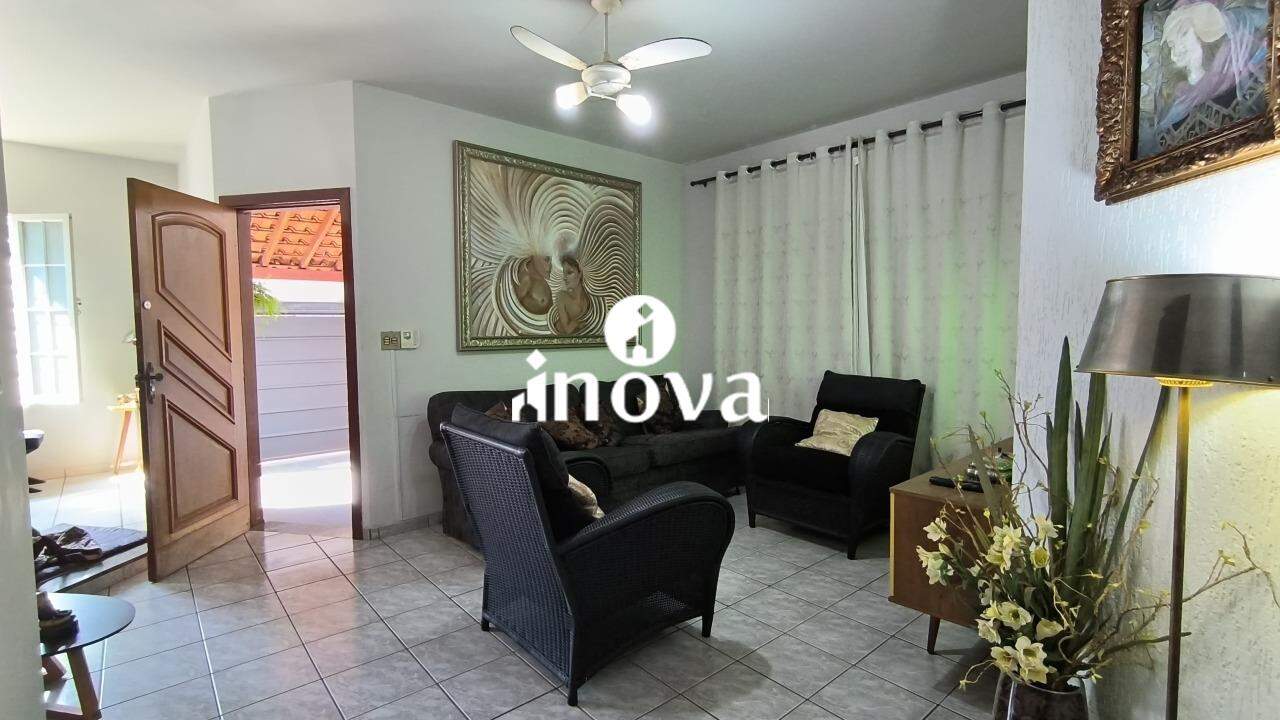 Casa à venda no Mercês: 