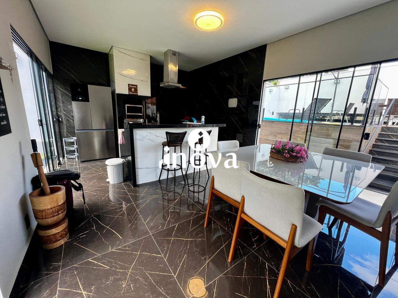 Casa à venda no Fabrício: 