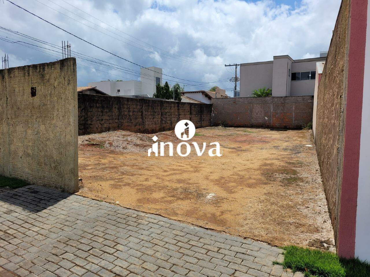 Terreno em Condomínio à venda no Santa Maria: 