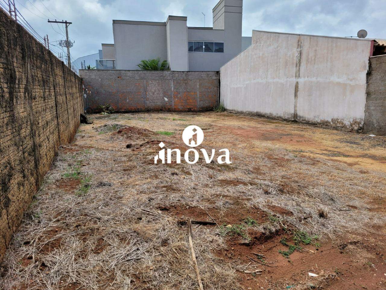 Terreno em Condomínio à venda no Santa Maria: 