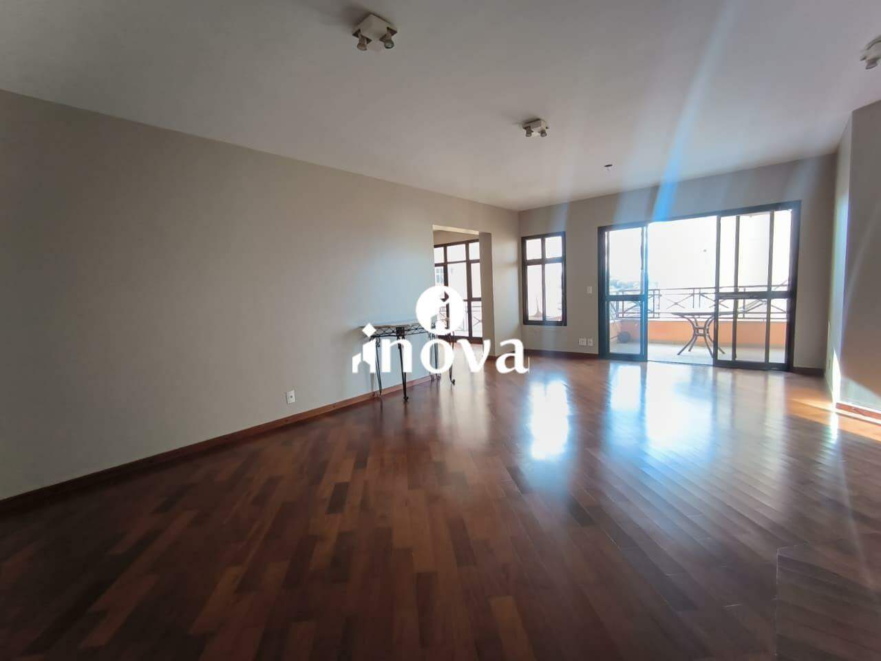 Apartamento à venda no Mercês: 
