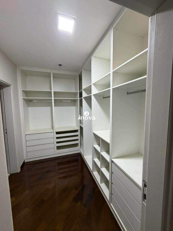Apartamento à venda no Mercês: 