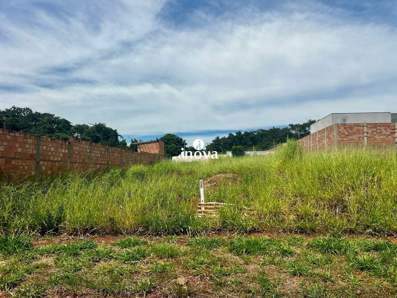 Terreno/Área à venda no Nenê Gomes, Jardim: 