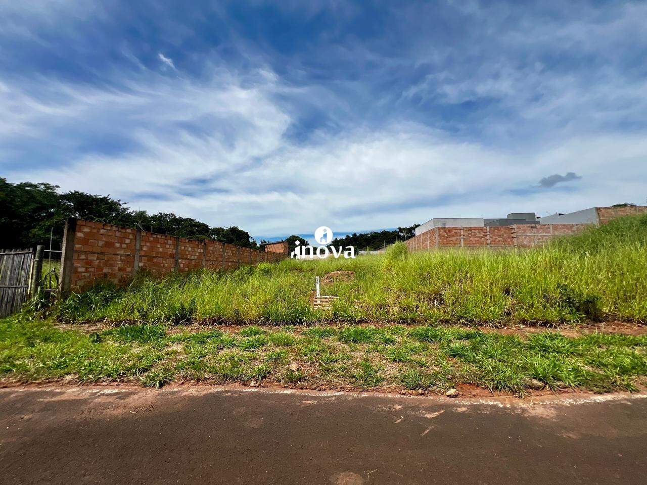 Terreno/Área à venda no Nenê Gomes, Jardim: 