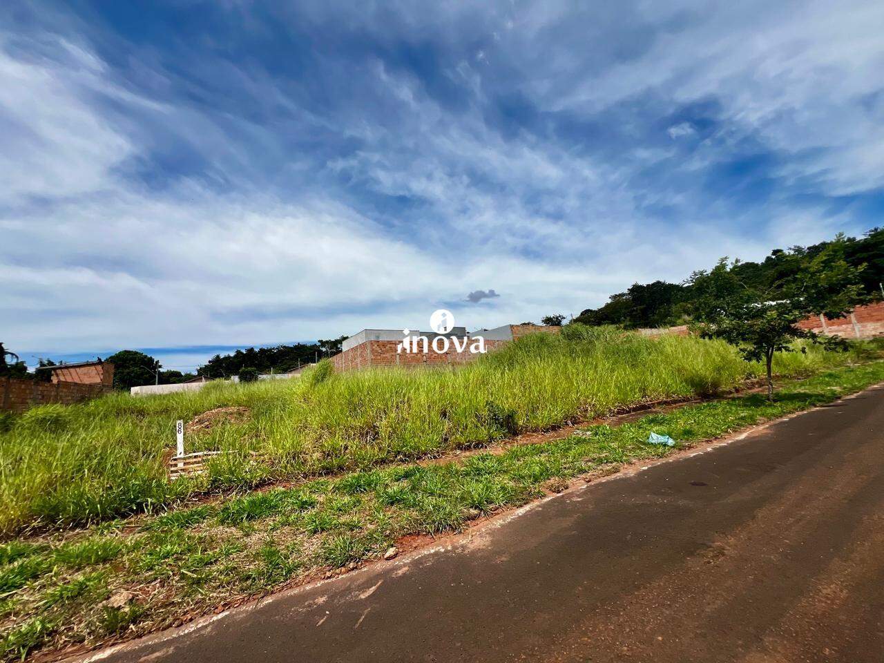 Terreno/Área à venda no Nenê Gomes, Jardim: 