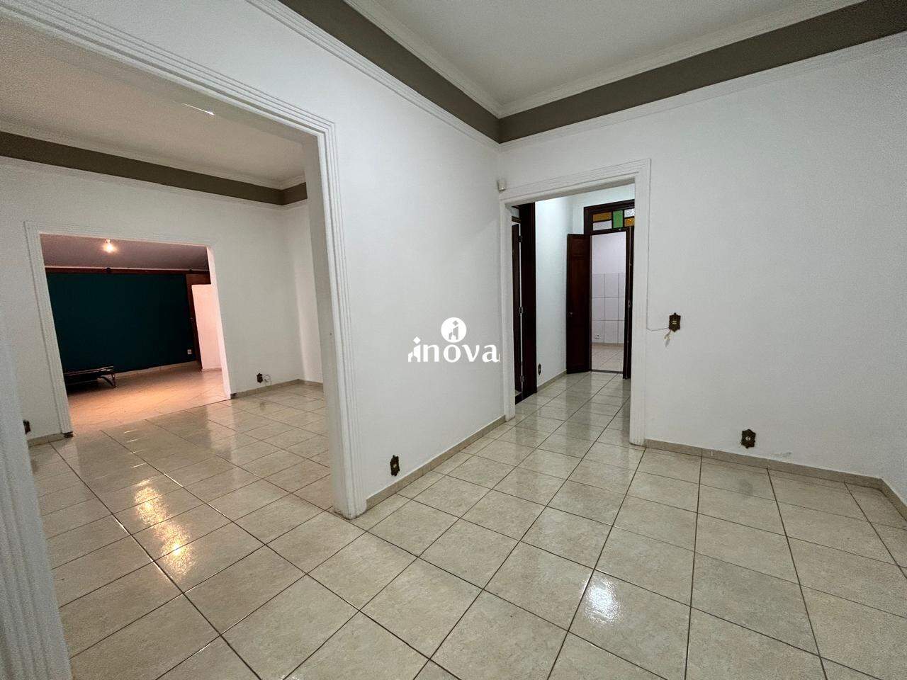 Casa Comercial à venda no Mercês: 