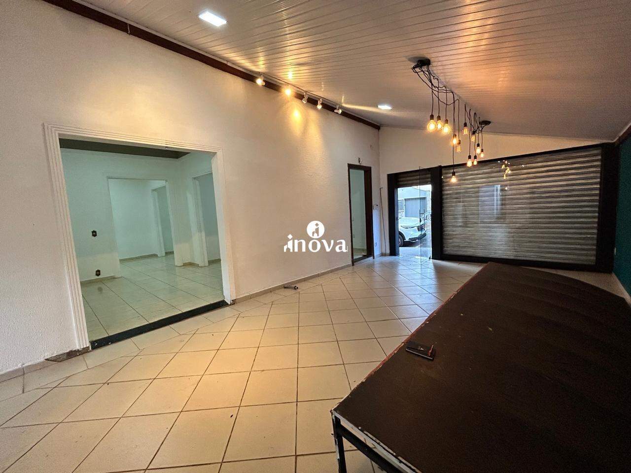 Casa Comercial à venda no Mercês: 