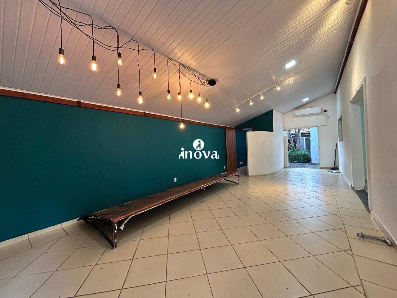 Casa Comercial à venda no Mercês: 