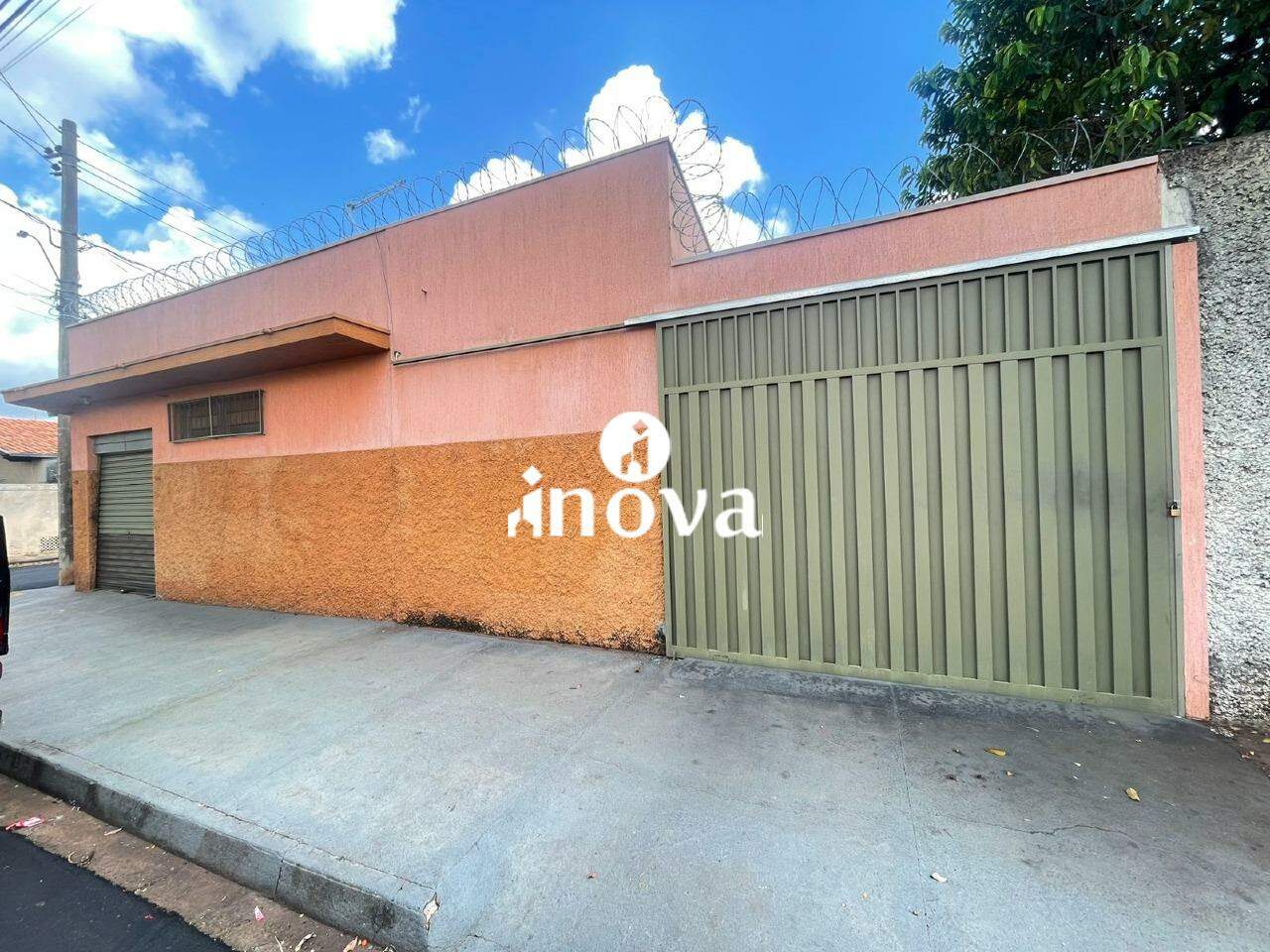 Casa Comercial à venda no Fabrício: 