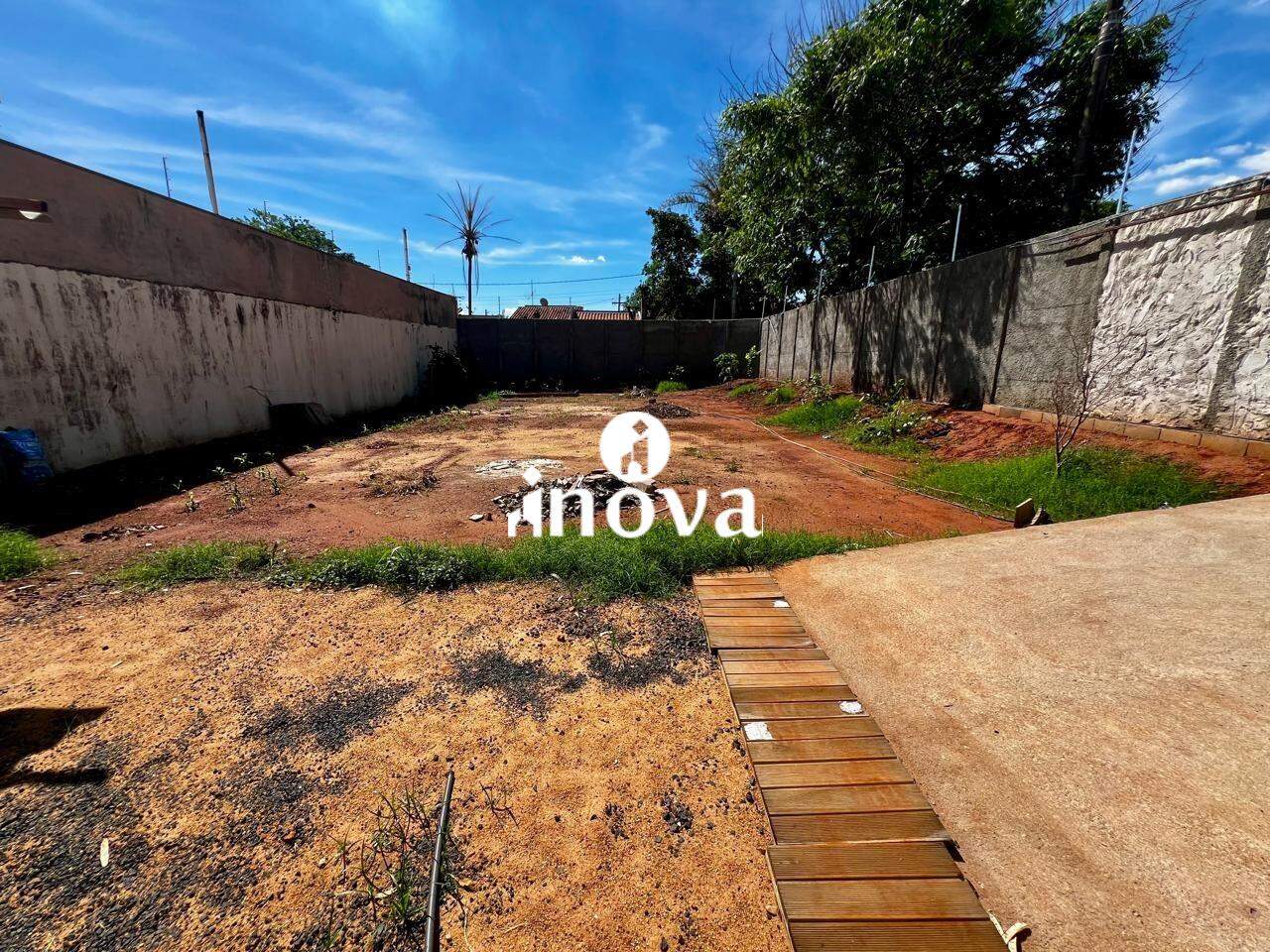 Terreno/Área à venda no Vila Olímpica: 