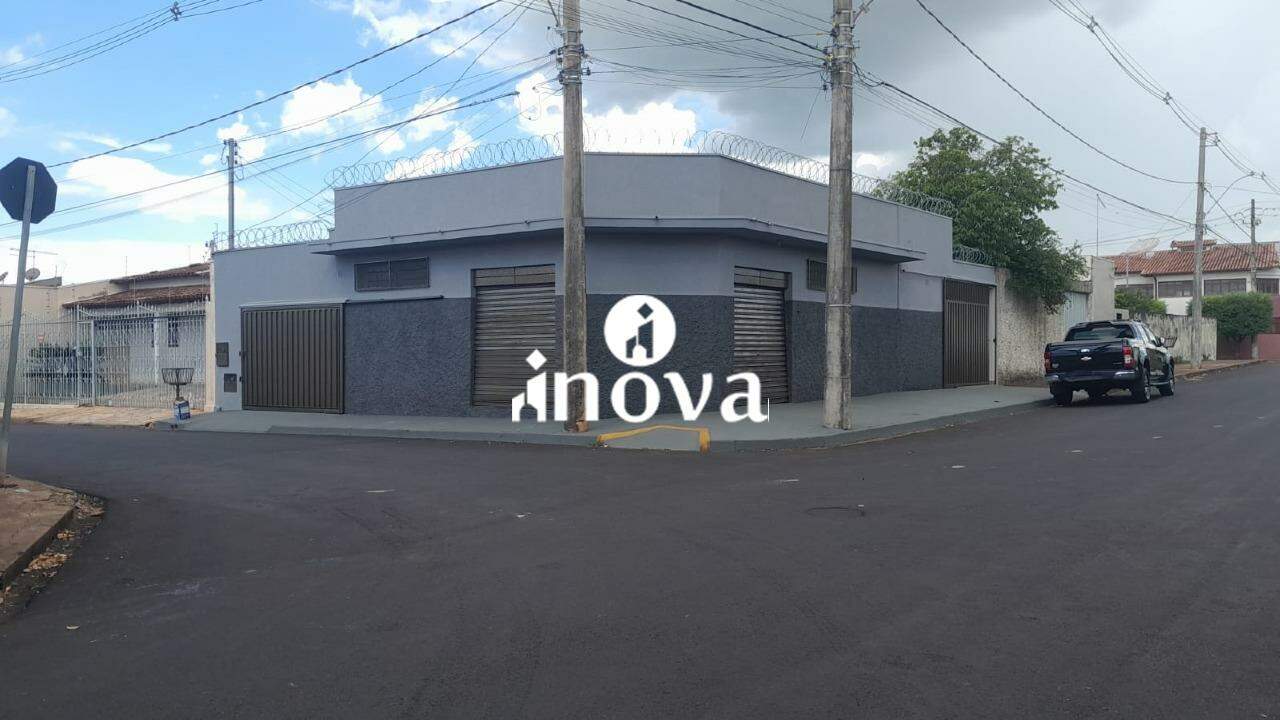 Casa Comercial para aluguel no Fabrício: 