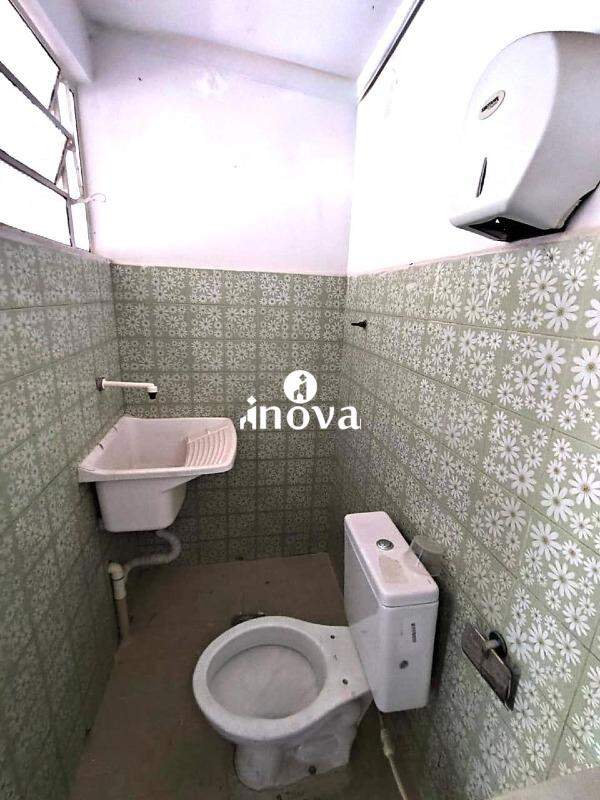 Sala ou Loja para aluguel no Abadia: 