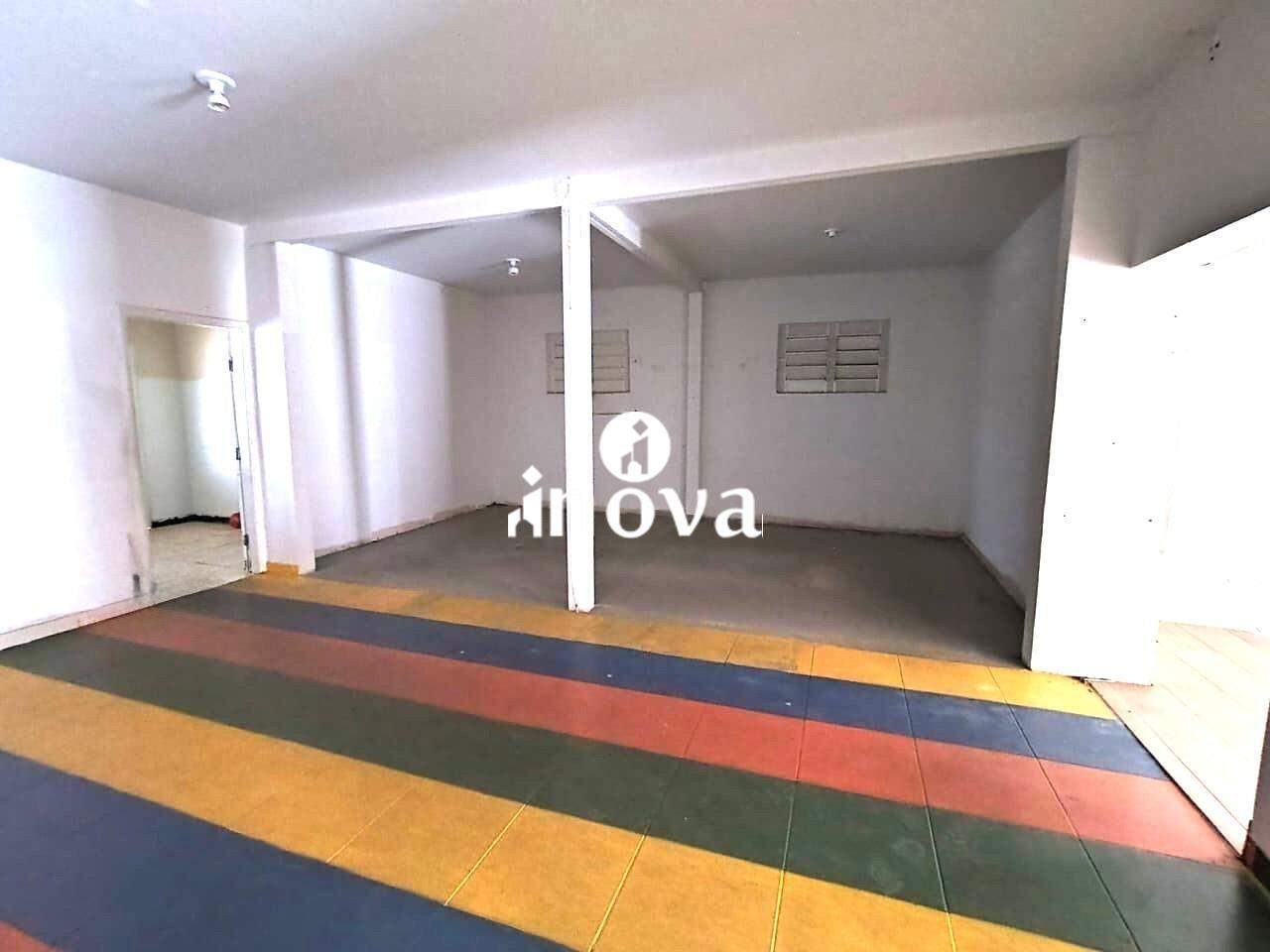 Sala ou Loja para aluguel no Abadia: 