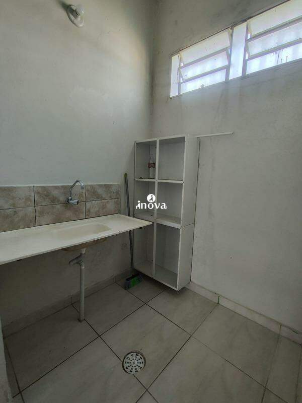 Sala ou Loja para aluguel no Abadia: 