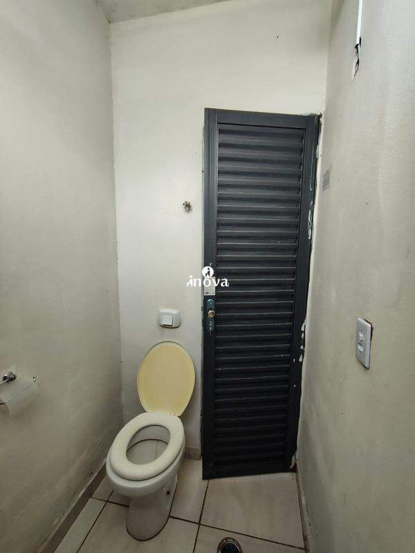 Sala ou Loja para aluguel no Abadia: 