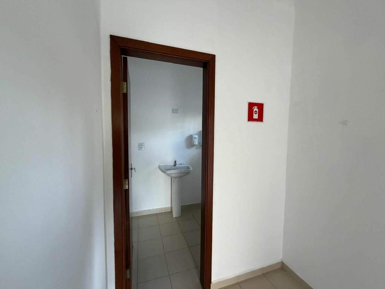 Casa Comercial para aluguel no Jardim Faculdade: 6.jpeg