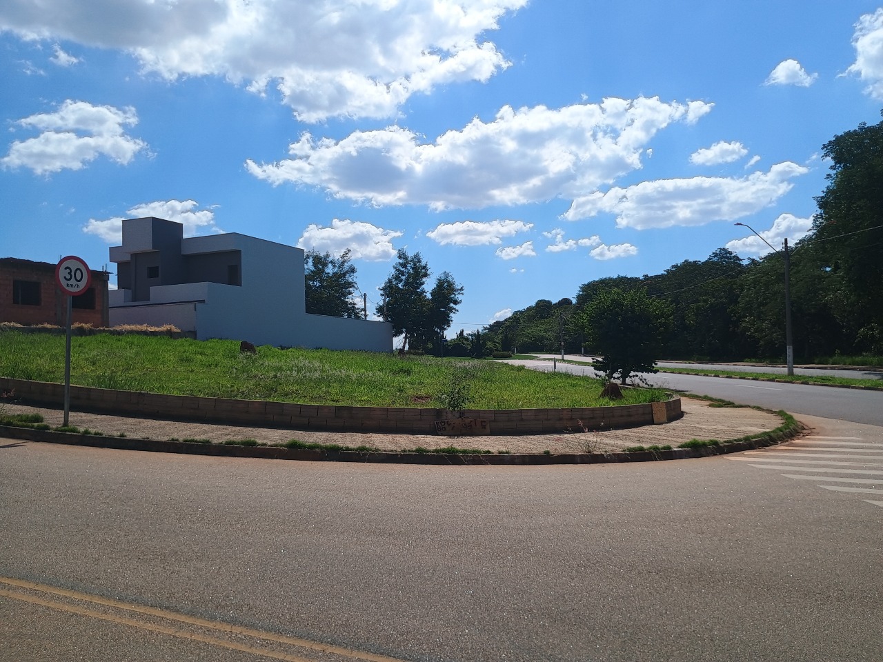 Terreno à venda no Portal Ville Jardins: 