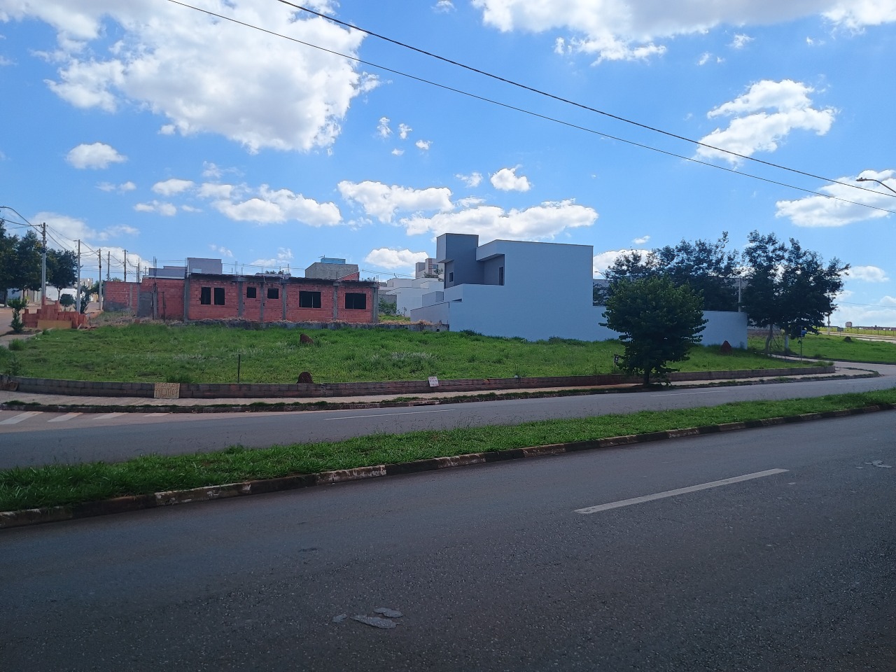 Terreno à venda no Portal Ville Jardins: 