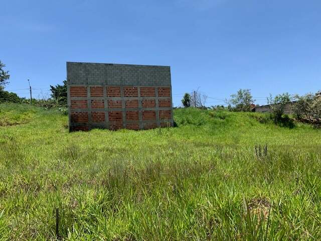 Terreno à venda no Terra de Santa Cruz I: 