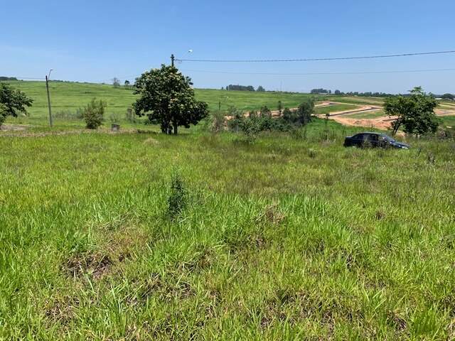Terreno à venda no Terra de Santa Cruz I: 