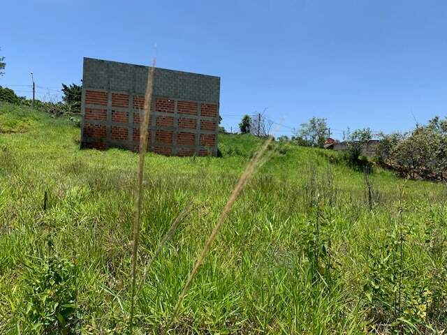 Terreno à venda no Terra de Santa Cruz I: 