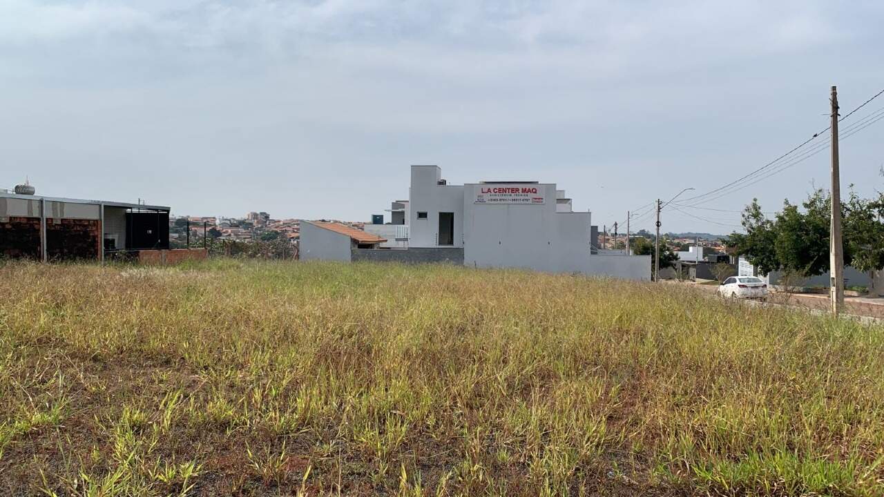 Terreno à venda no Portal Ville Jardins: 