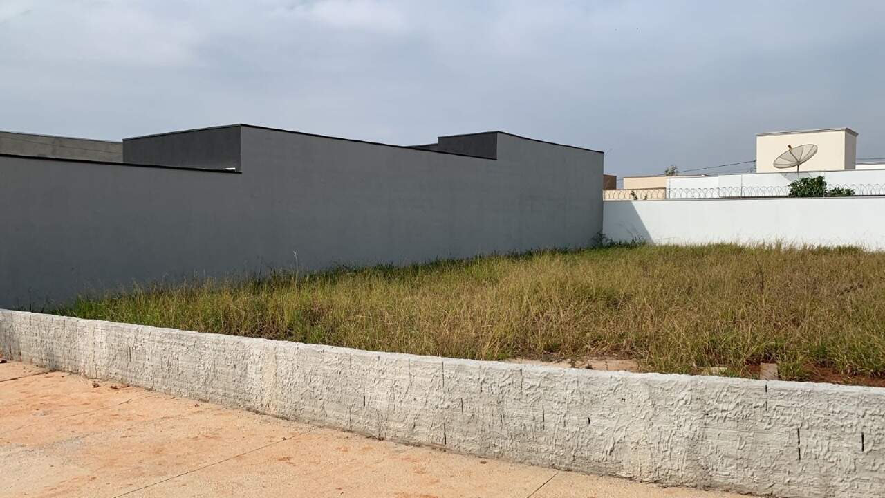 Terreno à venda no Portal Ville Jardins: 
