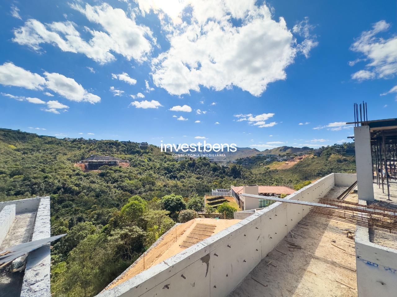 Casa em condomínio à venda no Vale dos Cristais: 